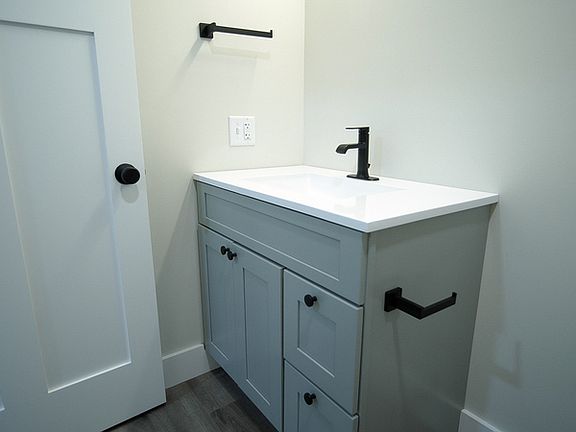5th image of 15 Hungerford Ter Unit 13