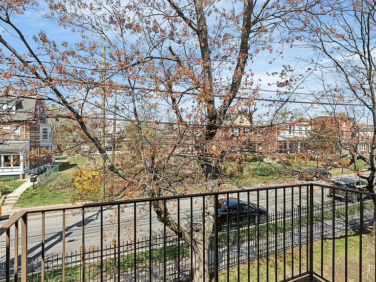 450 Green Apartments — Photo 10