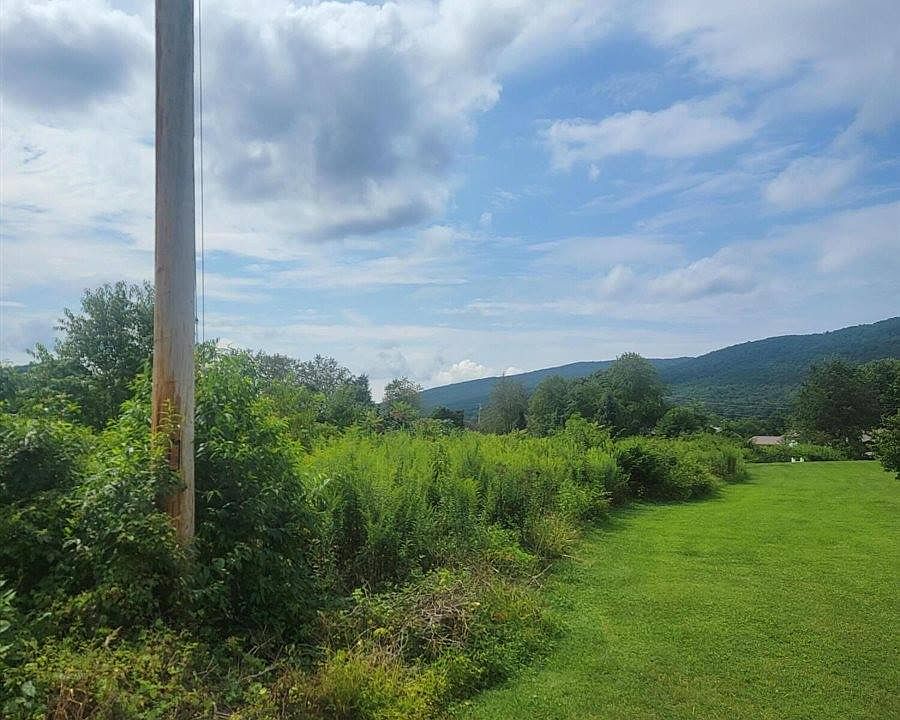 2nd image of 412 Brookside Dr