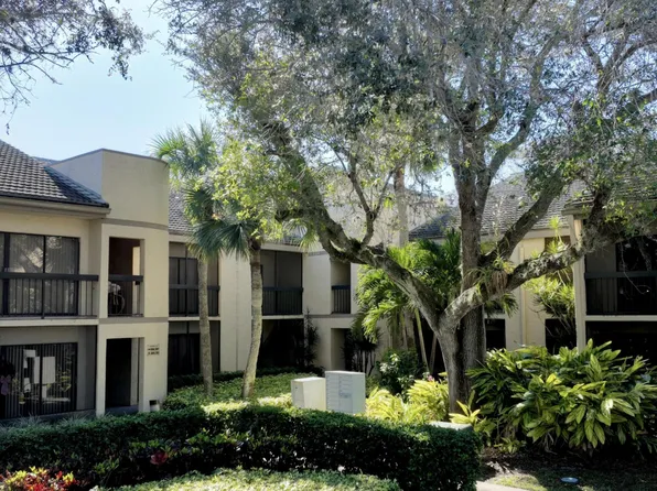 9460 Meadowood Drive #202, Fort Pierce, FL 34951