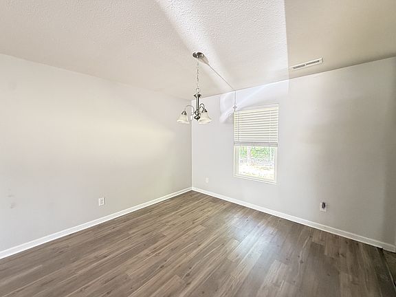 3rd image of 408 Polly Dr