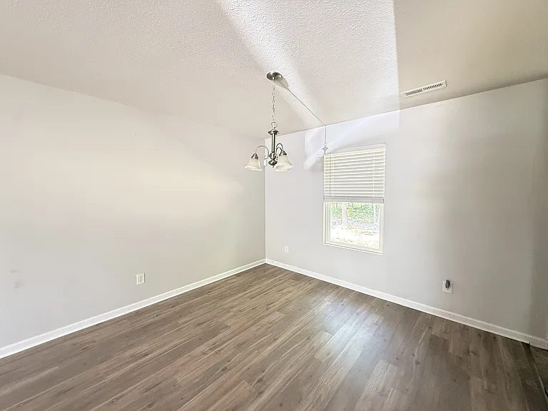 408 Polly Dr — Photo 3