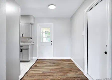 4 bed, 1010 sqft, $2,100 — Photo 4