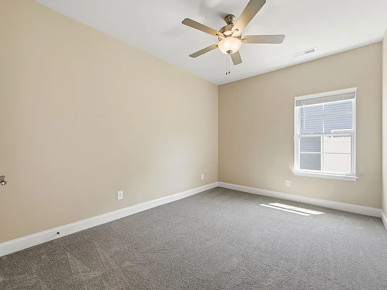 903 Eakins Ln — Photo 16