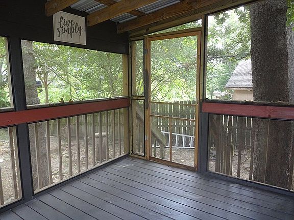 Screened in porch