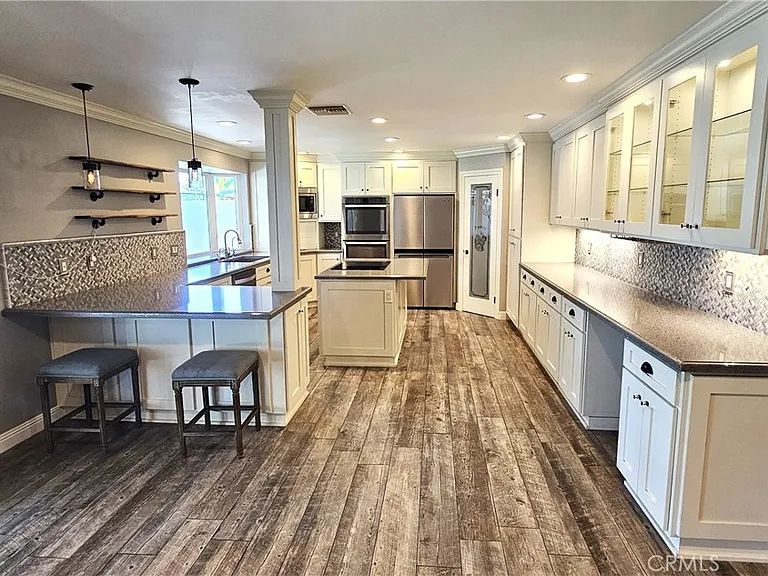 1124 W Woodcrest Ave — Photo 3