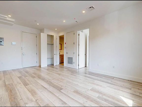3rd image of 2369 Hoffman St #2B