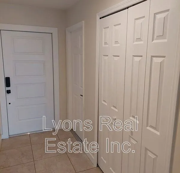 611 SE 5th St — Photo 3