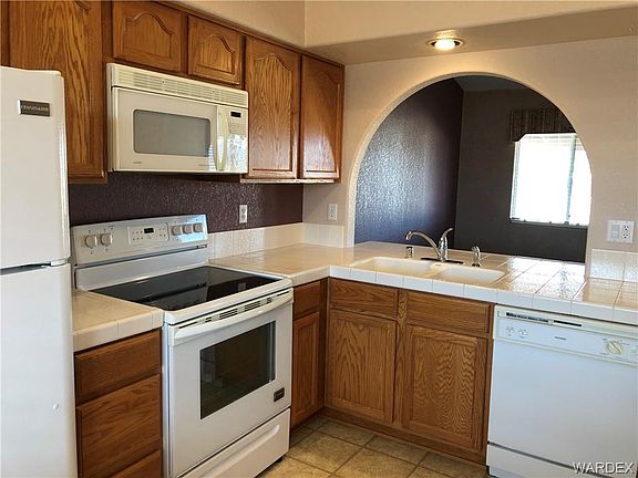 5th image of 979 Katella Ln
