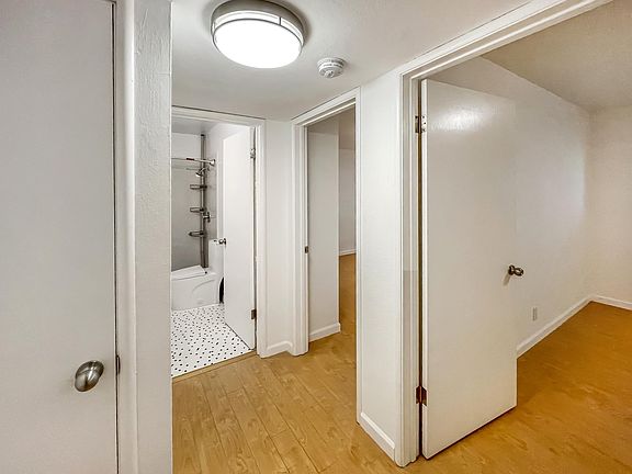 5th image of 1644 Oxford St #10