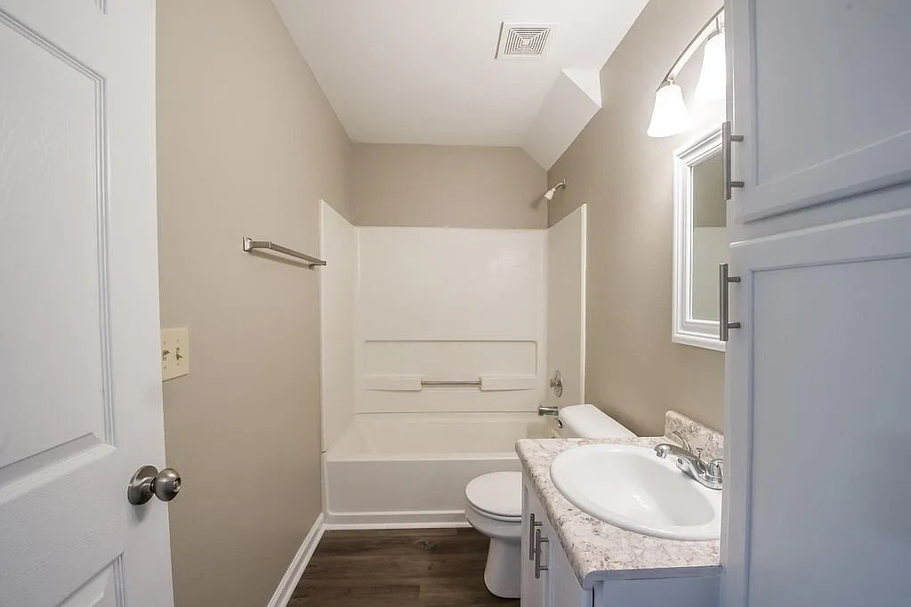 4 bed, 3.0 bath, 1280 sqft, $1,450 — Photo 3