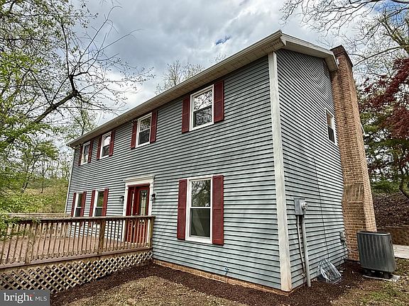 4th image of 11 Pine Tree Dr
