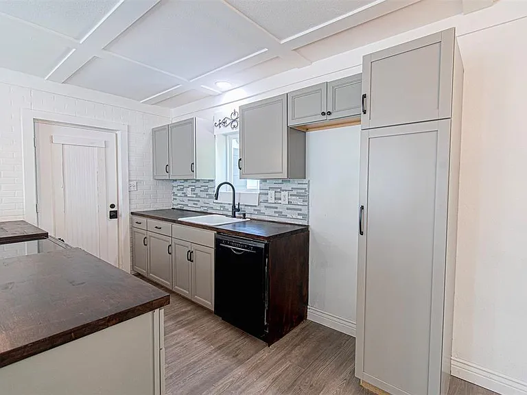 618 Crescent St — Photo 23