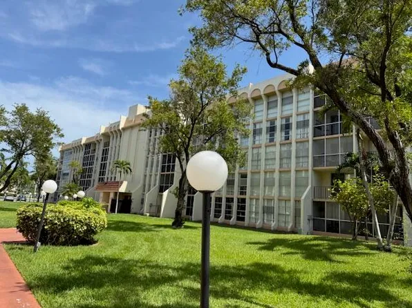 801 Three Islands Boulevard #508, Hallandale Beach, FL 33009