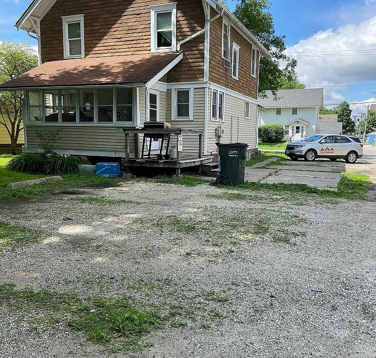 2nd image of 410 Hayward Ave