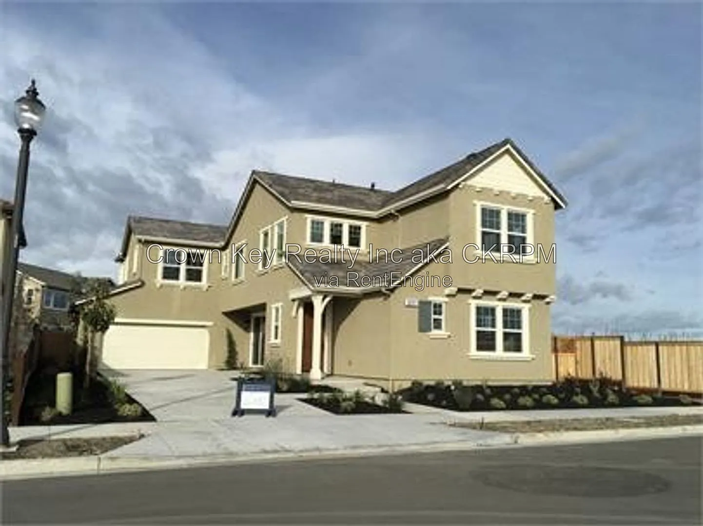 4 bed, 4.0 bath, 3005 sqft, $3,500 — Photo 1