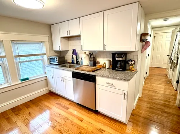 16 Mayflower St Floor 3, Providence, RI 02906
