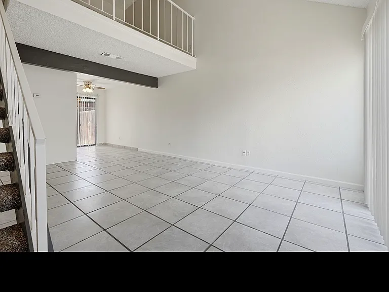 948 Greenfield Ave #948 — Photo 11