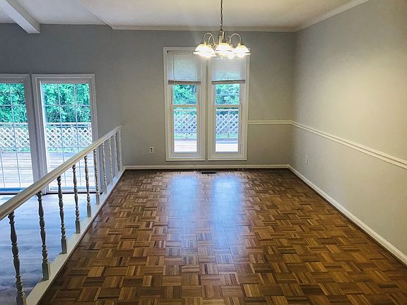 3rd image of 422 Southwood Dr