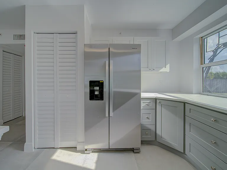 1611 NE 3rd Ave #2 — Photo 17