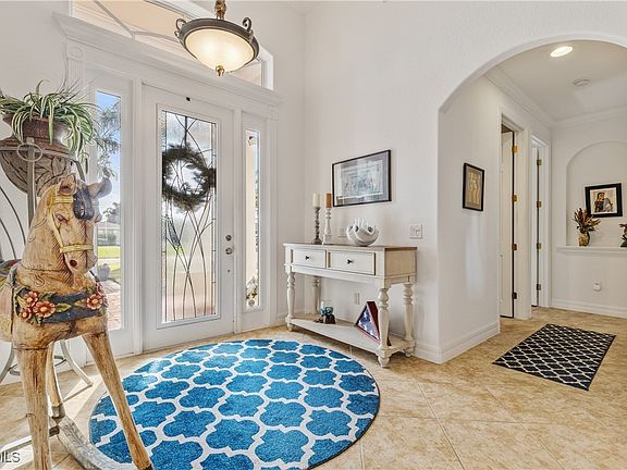 5th image of 909 SW 22nd Ter