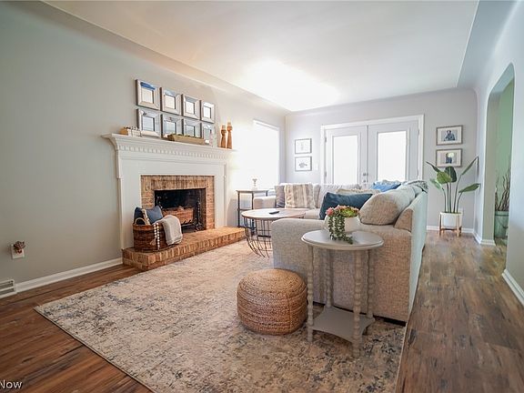 3rd image of 6713-6715 Lockwood Blvd