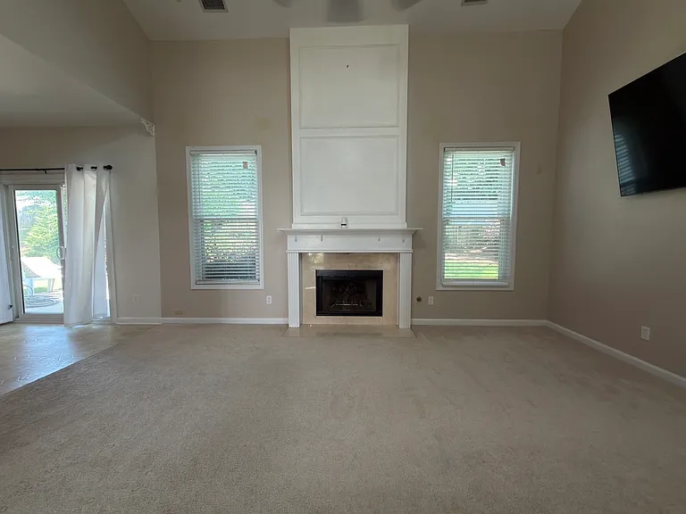 1570 Valley Club Dr — Photo 3