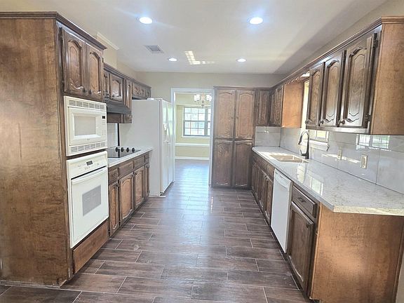 2nd image of 12119 Mallory Ave