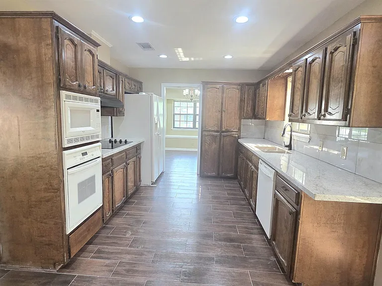 12119 Mallory Ave — Photo 2