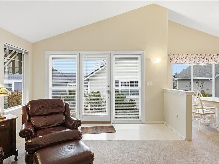 471 Scottsdale Cir — Photo 6