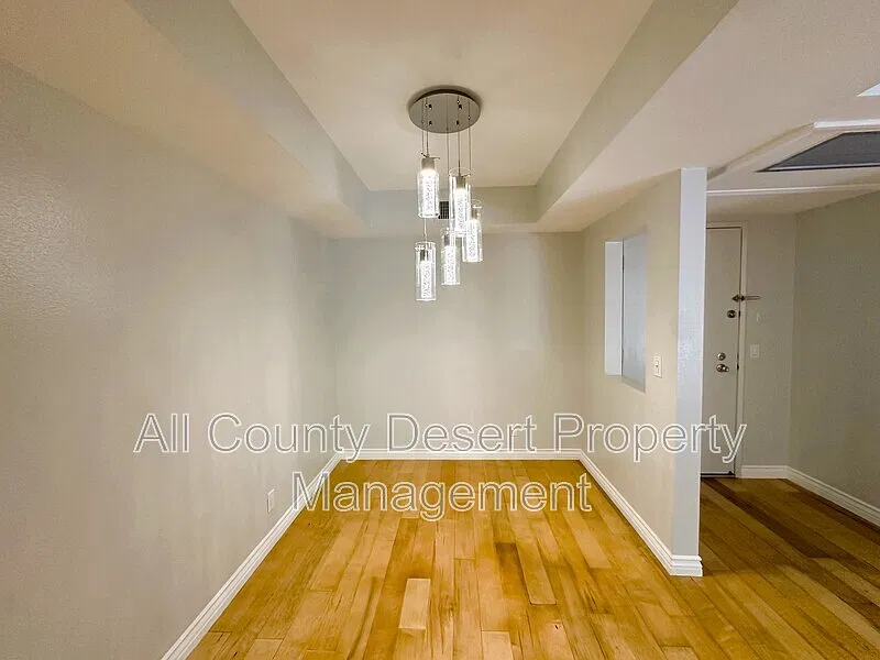 2 bed, 2.0 bath, 923 sqft, $1,975 — Photo 4