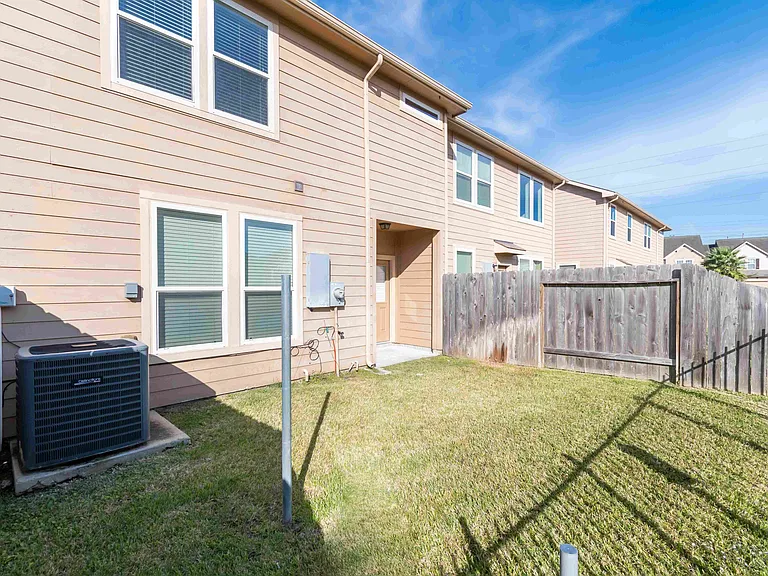 1135 Lexington Grove Dr — Photo 7