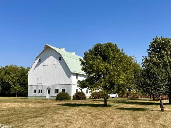 925 100th St, Kanawha, IA 50447
