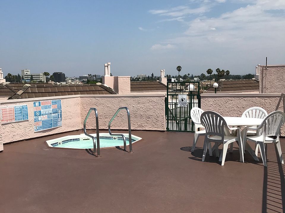 Rooftop jacuzzi