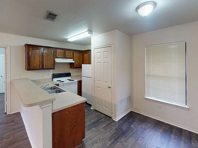1004 W Mulberry St — Photo 16