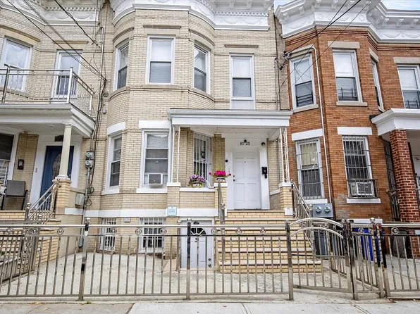 8725 86th St, Woodhaven, NY 11421