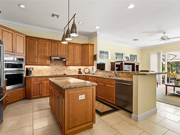 3rd image of 2075 Autumn Ln