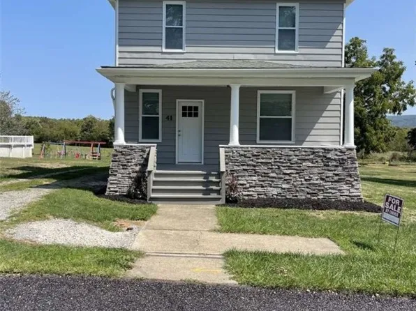 41 Liberty St, Smithfield, PA 15478