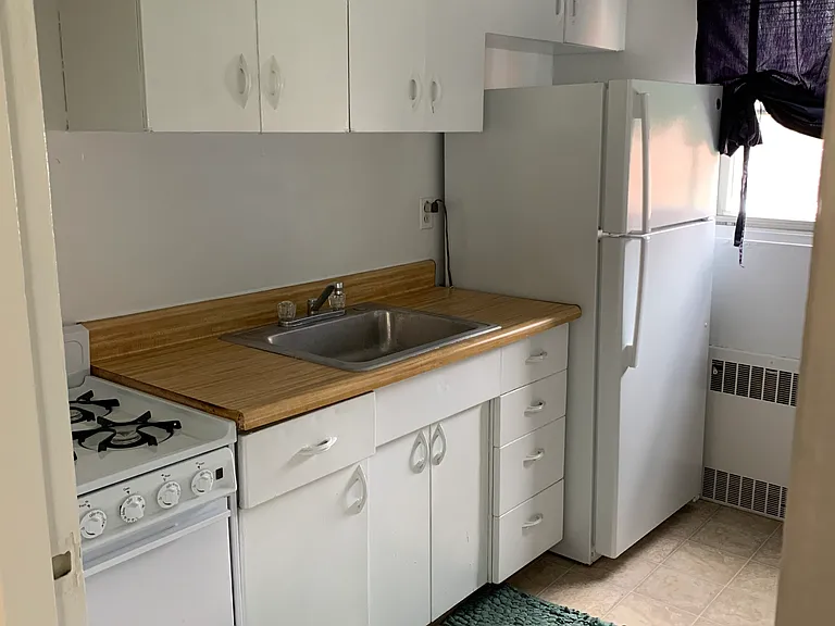Riverview Manor Apartments — Photo 10