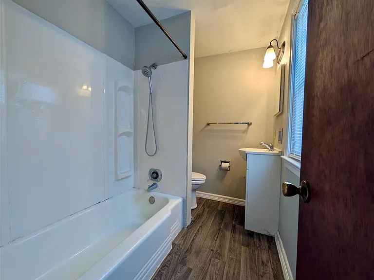 1083 Main St #1 — Photo 5