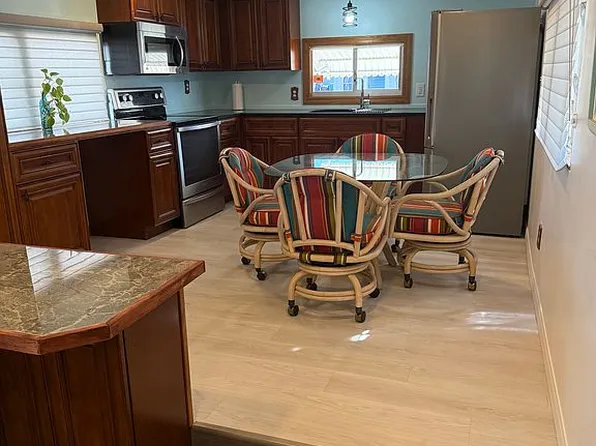 31 Flores Dr, Palmetto, FL 34221