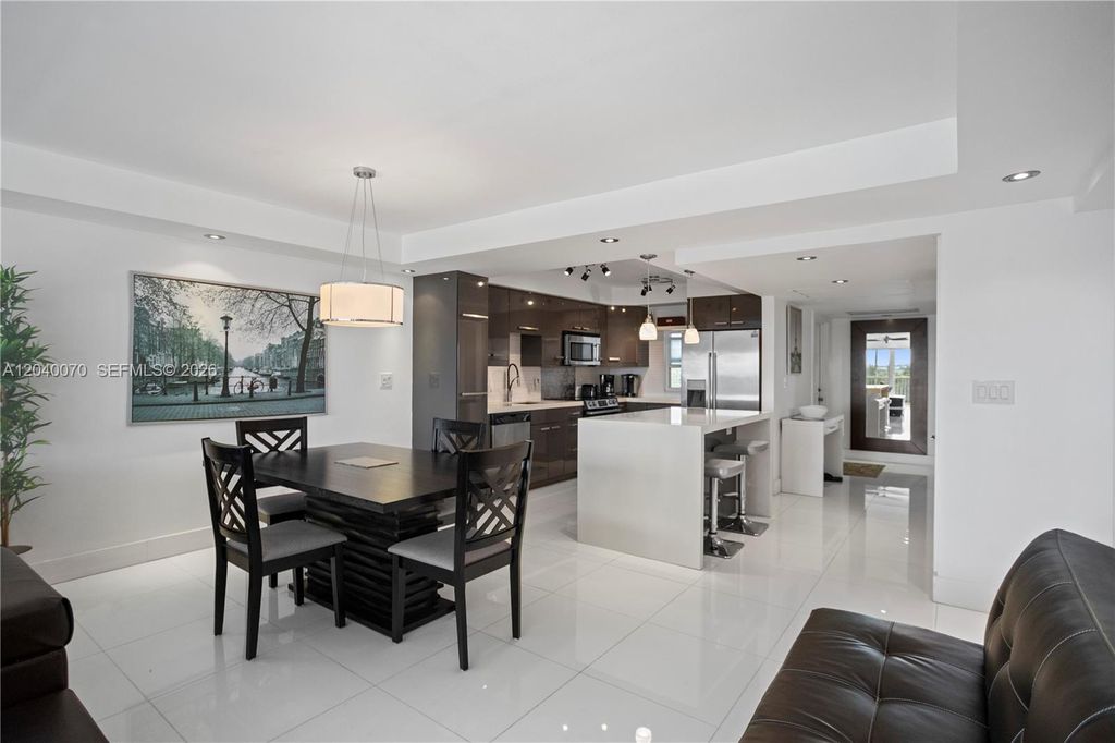 3050 N Palm Aire Dr APT 710, photo 9