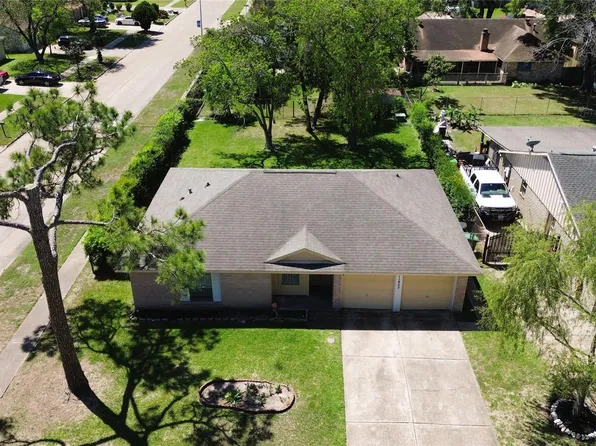 11403 Spring Grove Dr, Houston, TX 77099