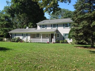 3 Pilgrim Cir, Rochester, NY 14618