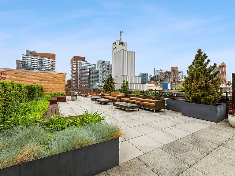 432 W 52nd St #D7 — Photo 9