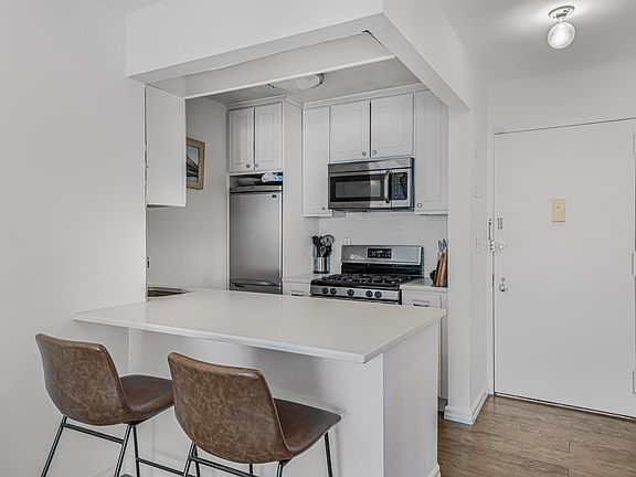 3rd image of 350 W 14th St APT 6A