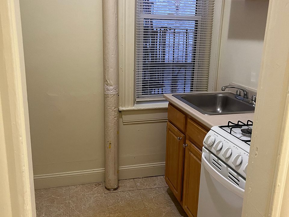 1st image of 111 Park Dr #U44