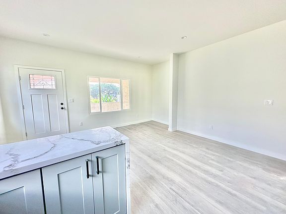 5th image of 1639 Micheltorena St Unit 3/4