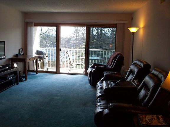 2nd image of 440 E Montrose Ave APT 311