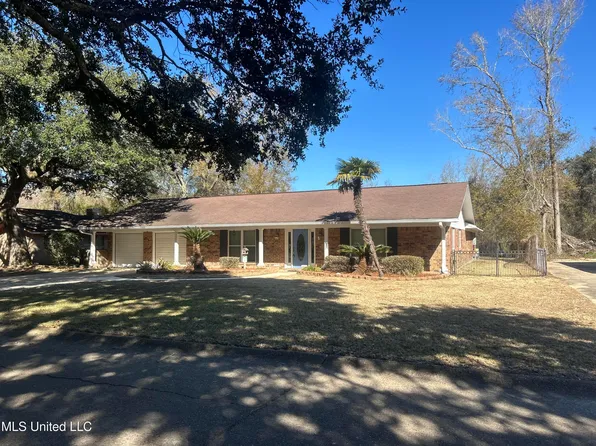 3906 River Pine Dr, Moss Point, MS 39563